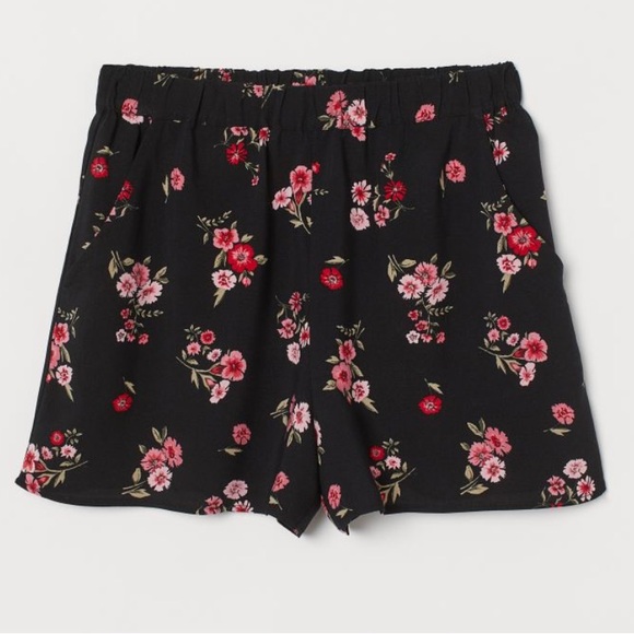 Cute pink and red floral shorts from H&M 🌺 - Picture 1 of 5
